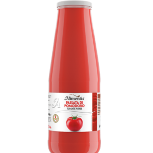 Koop onze Italiaanse tomatenpassata van 700 gram, perfect voor pastasauzen, soepen en pizza. Gemaakt van verse tomaten met een zoete, natuurlijke smaak. Geleverd in een glazen fles voor optimale versheid en smaak.